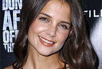 Katie-holmes-makeup-for-dark-hair-side